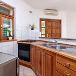 Dolac Konukevi 4*