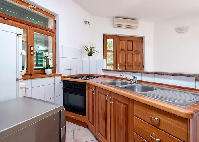 Dolac Gostinjska kuća 4*